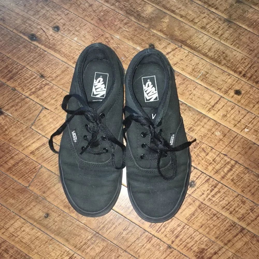 Solid youth Vans, size 4